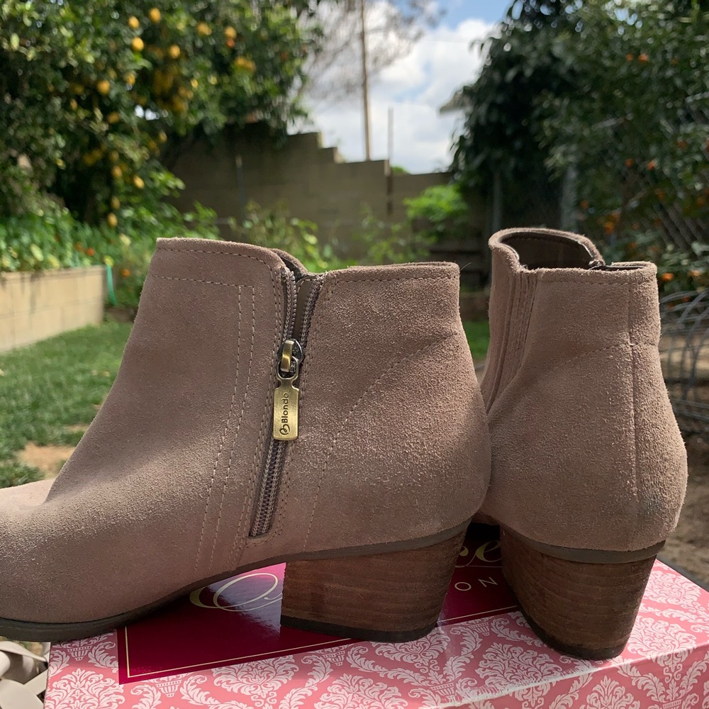 ***ACCEPTING OFFERS***Valli 2.0 Waterproof Bootie